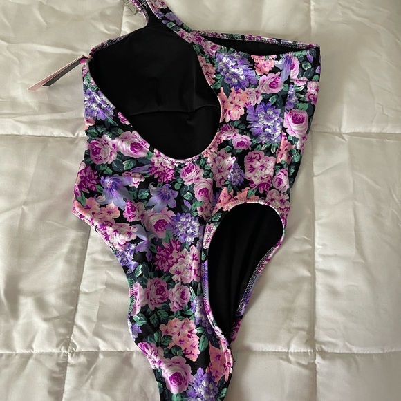 One Strap VS Swimsuit! - Picture 4 of 5